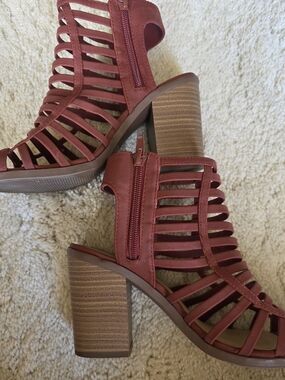 Women's Strappy Block Heel Sandals - Red